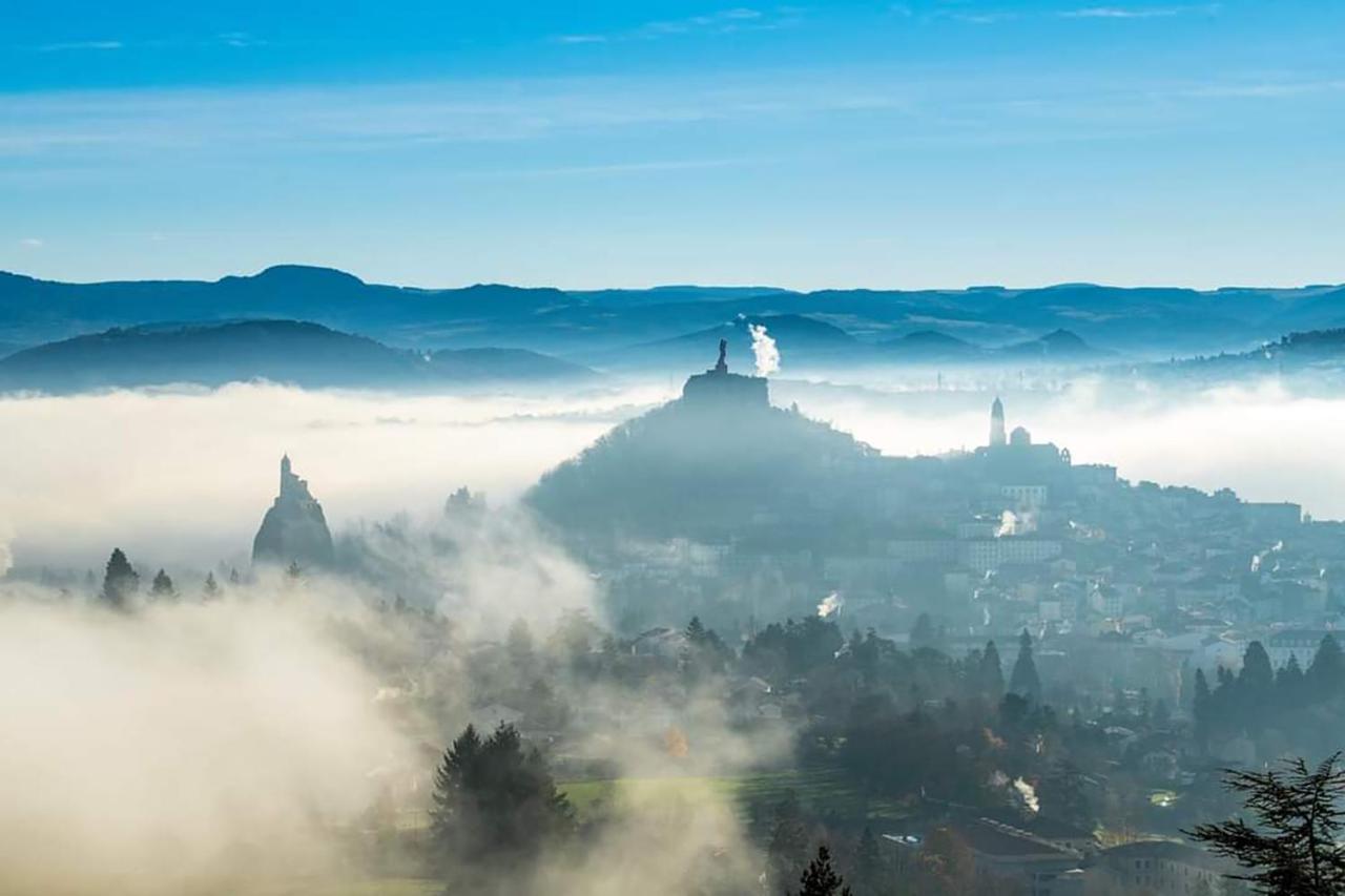Maison Au Loup - Superbe Ancien Hotel Particulier Du Xvie Siecle Au Coeur De La Vieille Ville Du Puy Le Puy-en-Velay Ngoại thất bức ảnh