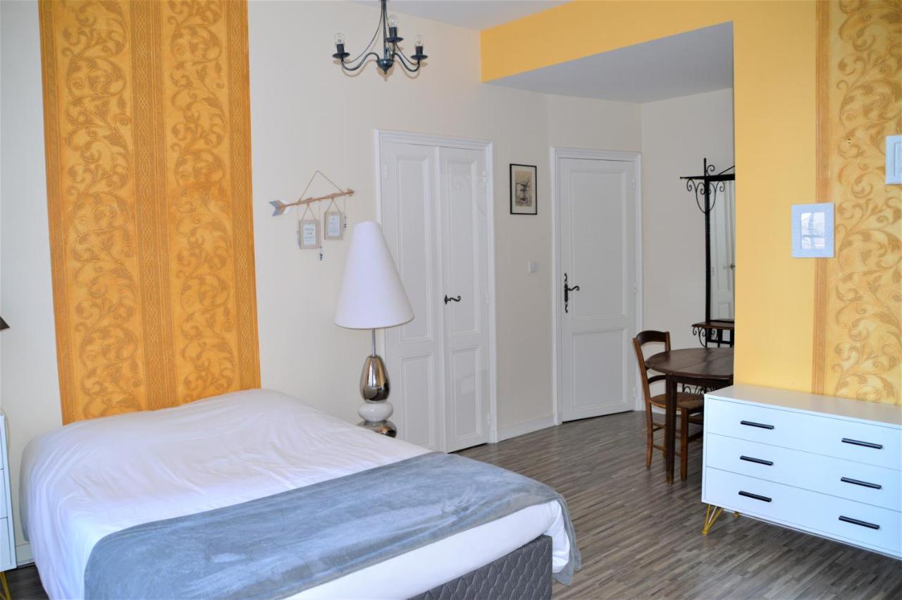 Maison Au Loup - Superbe Ancien Hotel Particulier Du Xvie Siecle Au Coeur De La Vieille Ville Du Puy Le Puy-en-Velay Ngoại thất bức ảnh